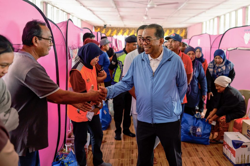 助哥打丁宜灾民善后 60国防卫队成员清理灾区