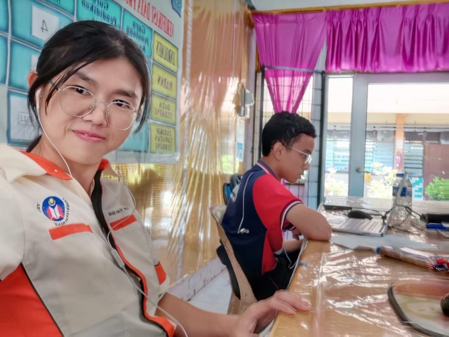 视障加上父亲离世，中学生化悲伤为力量，在国际赛事夺荣誉