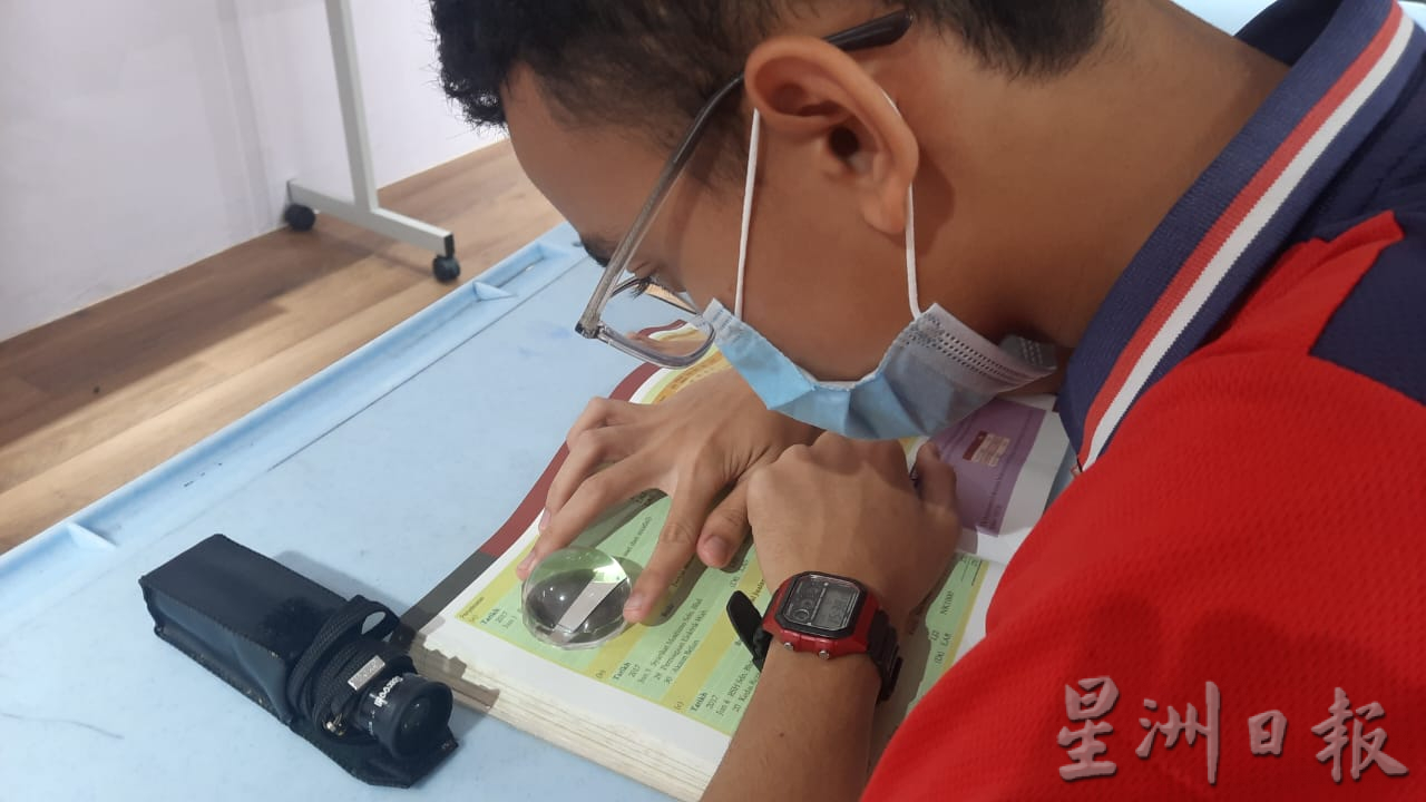 视障加上父亲离世，中学生化悲伤为力量，在国际赛事夺荣誉