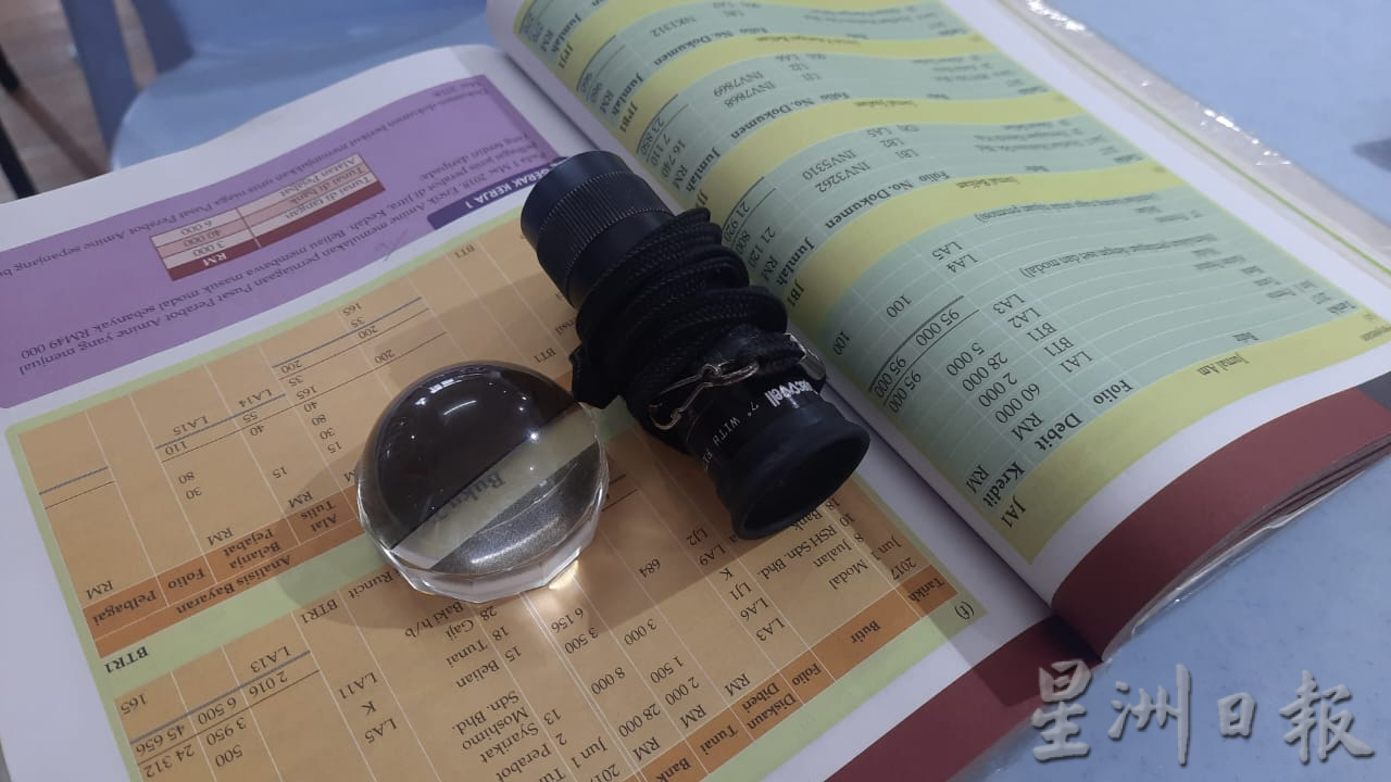 视障加上父亲离世，中学生化悲伤为力量，在国际赛事夺荣誉