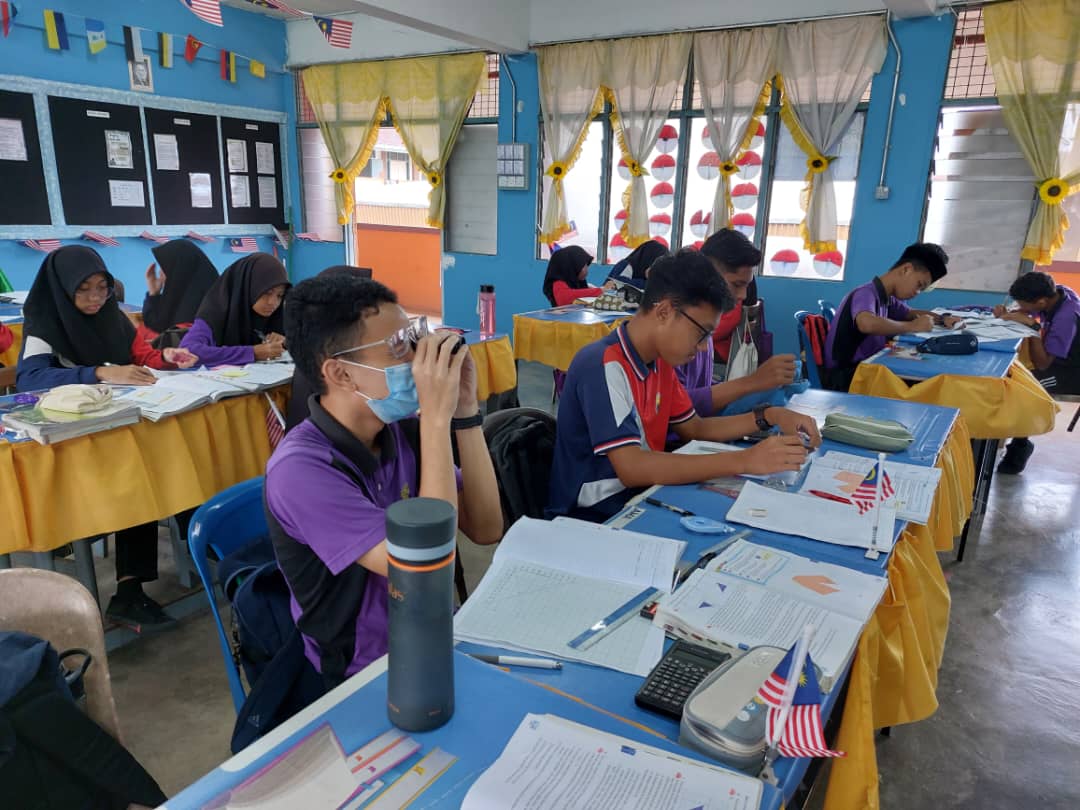 视障加上父亲离世，中学生化悲伤为力量，在国际赛事夺荣誉