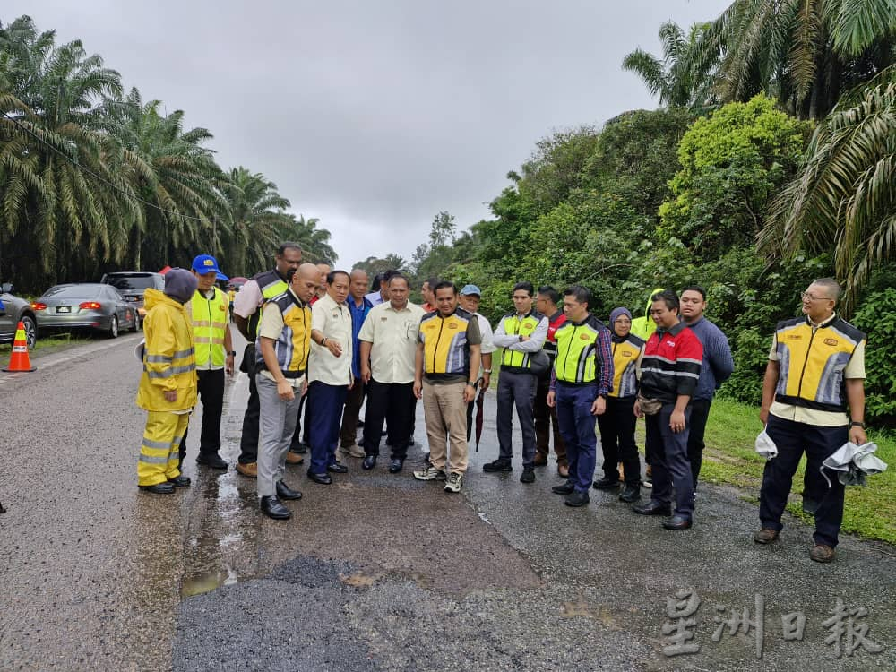 柔水灾导致路面受损及土崩 阿末马斯兰:预计拨款3000万令吉进行道路维修