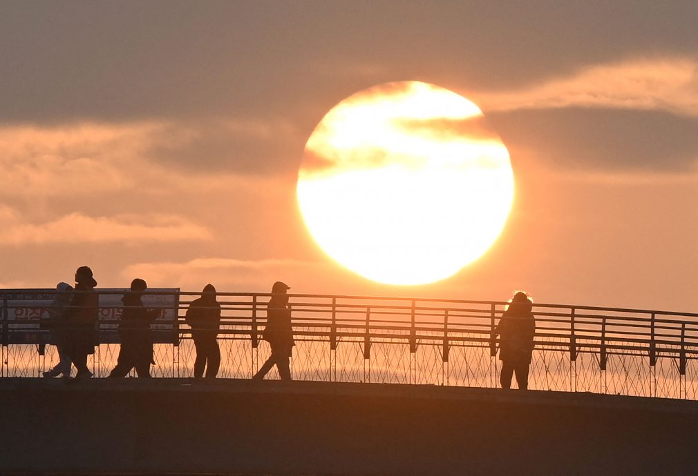 全球各地“花式”跨年 迎接2024年第一天