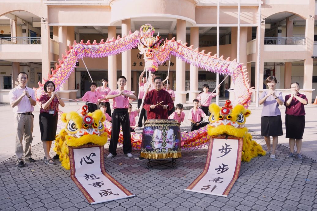农历采青助华教 深斋龙狮贺甲辰年