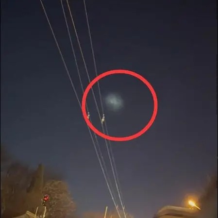 北京等地上空出现疑似不明飞行物 网友目击:飞得很快