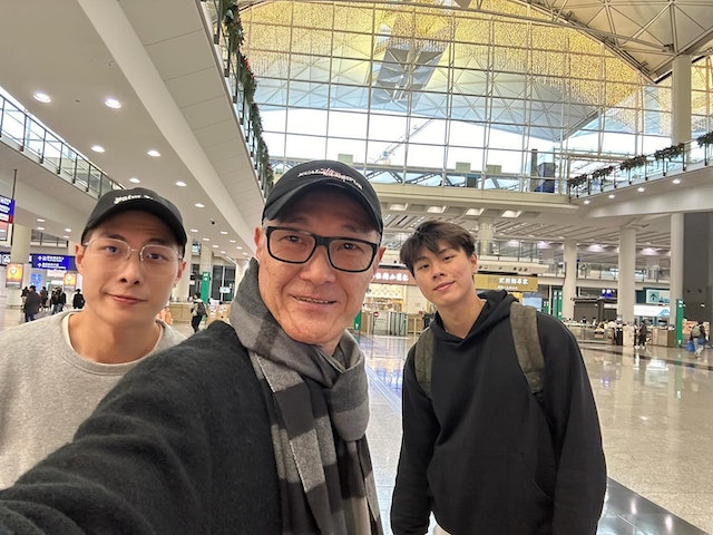 卢惠光父子现身机场