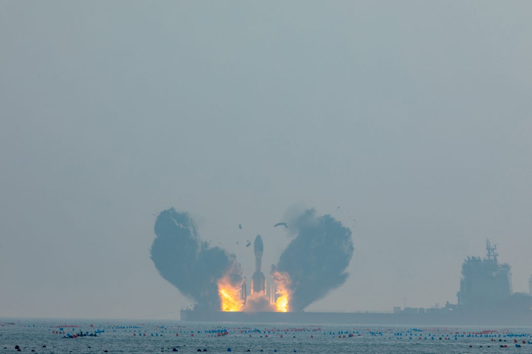 号称全球最大固体运载火箭!中「引力一号」 海上成功首飞