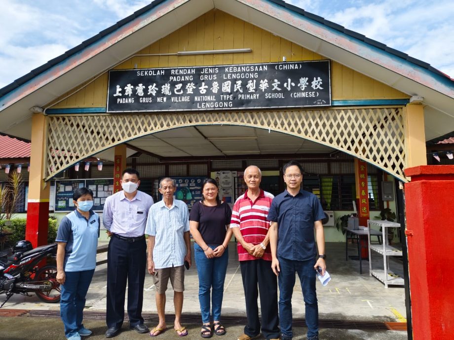 吴锡华拨5千 助巴登古鲁华小助灾后购新设备