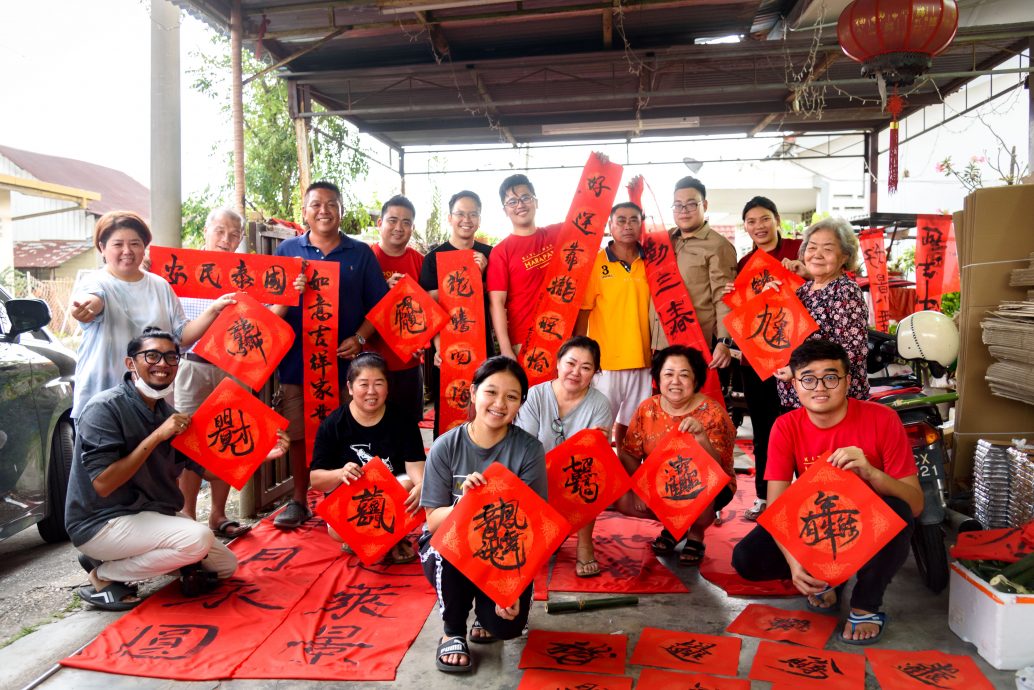 吴锡华：怡东火箭邀民众齐挥毫写对联 布置兵如港新