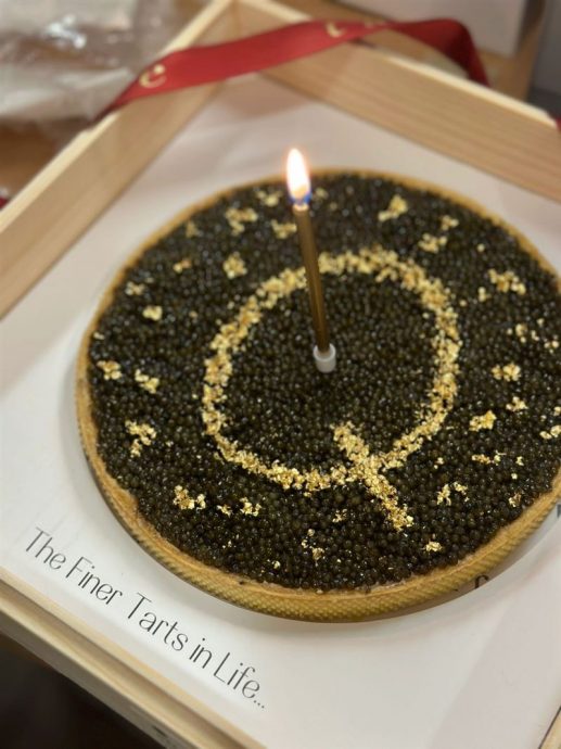 周扬青送蛋糕被嫌丑 价格惊人网全傻眼