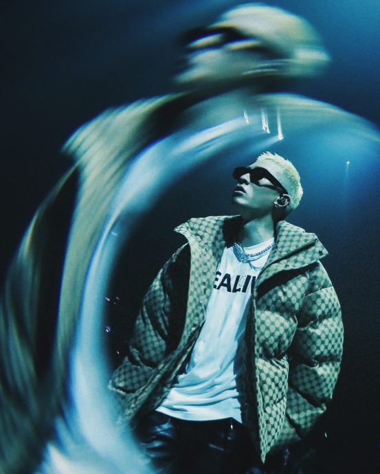 周汤豪413大马开唱 喊话别丢内衣裤丢吃的