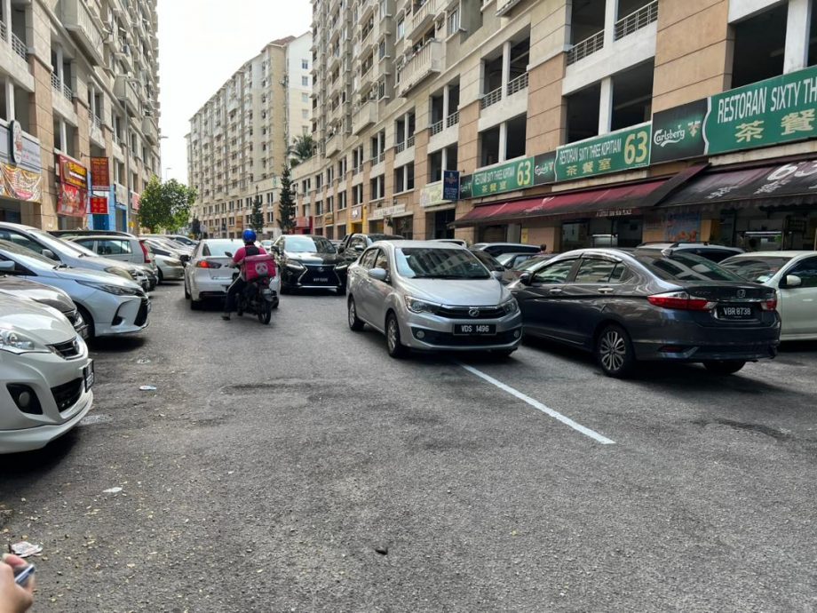 商家:纾缓车位不足塞车 建议改单向道征停车费