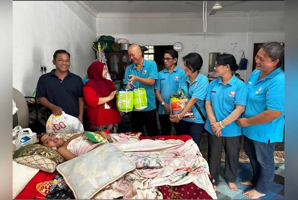 喝完没钱买 母亲借配方奶喂瘫痪儿