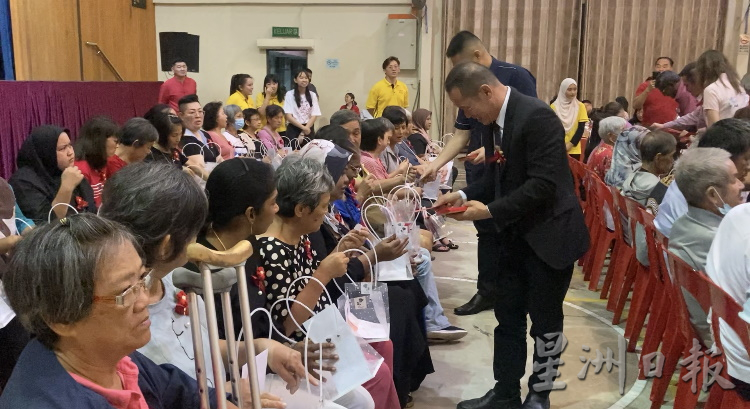 惜福基金筹18万7000令吉,47贫困家庭各获逾4300令吉红包