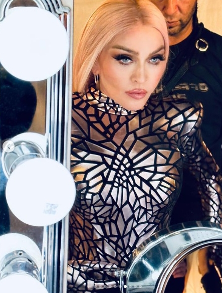 在多伦多口误波士顿 麦当娜道歉扯女神卡卡矮