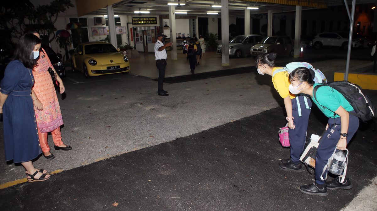 复课日如常防疫 老师家长学生意识高