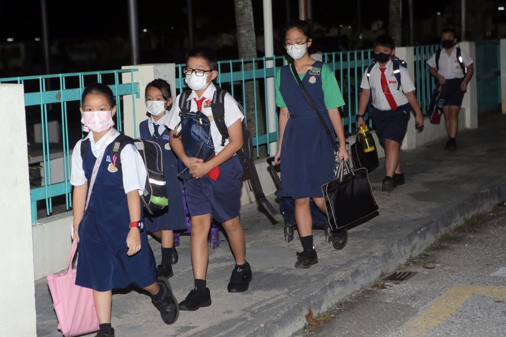 复课日如常防疫 老师家长学生意识高