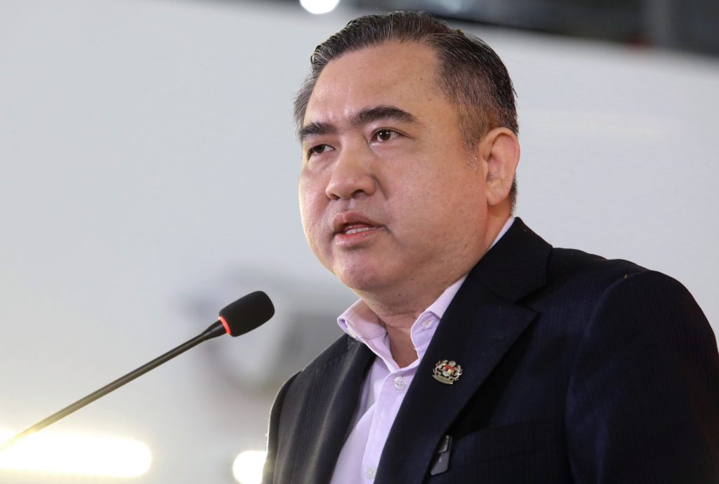 夜报封面∕亚航推新春固定低票价