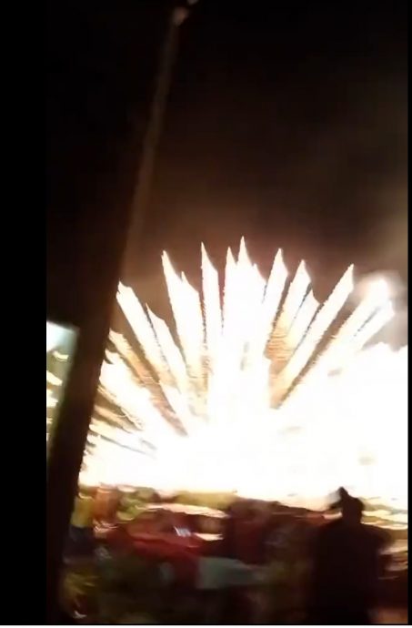 (大北马)掉地上才爆出烟火,民众饱受惊吓