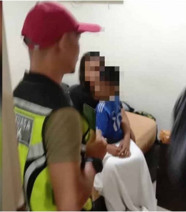 (大北马)鳏夫带着6岁儿子与寡妇幽会被宗教局取缔