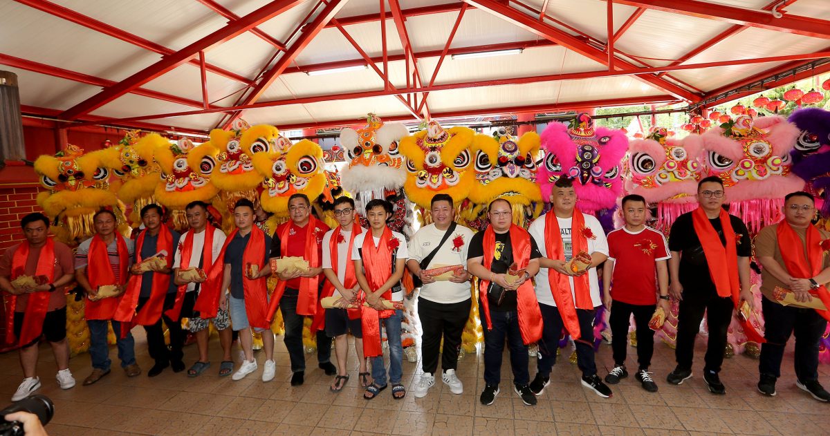 大都会 /马来西亚制龙体育会庆5周年,为12醒狮和其他套件进行点睛开光/ 6图