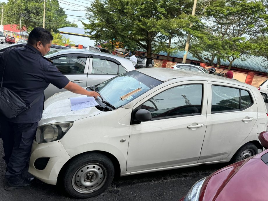 大都会/乌雪市议会去年拖走65辆废置汽车 85%车辆无法寻获车主