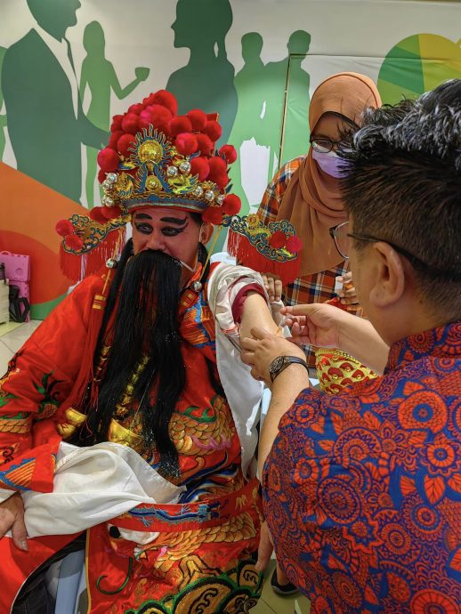 大都会/图与文:财神爷也需要”打针“预防流感?