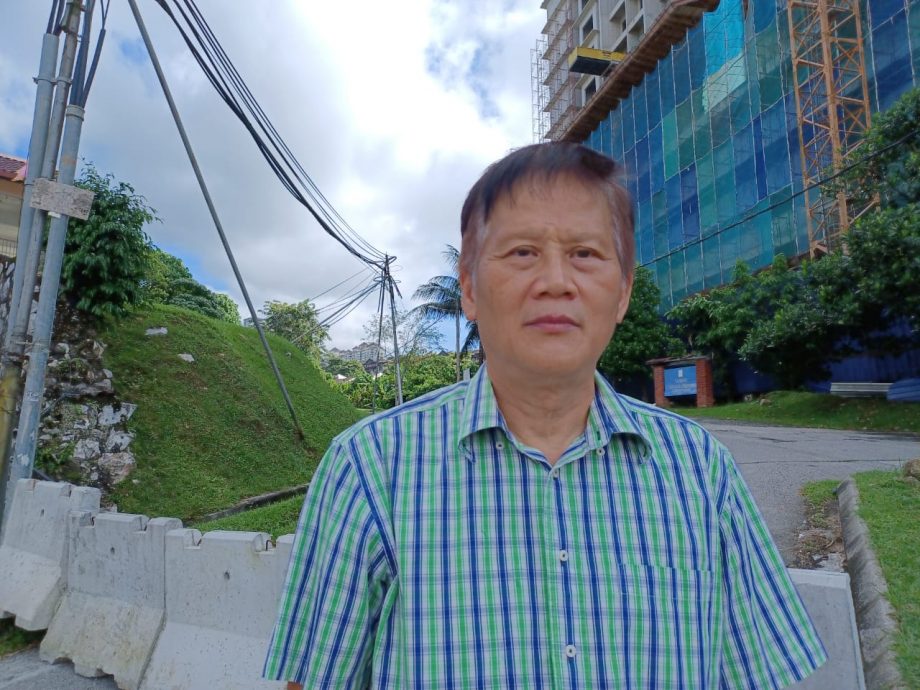 大都会/蕉赖文雅花园衔接蕉赖9英里新村7路和4路的道路,封了