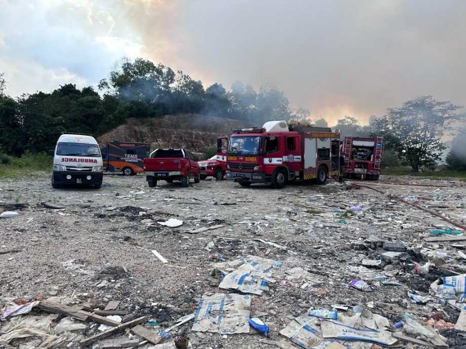 大都会/蕉赖皇冠城非法垃圾场被怀疑遭纵火