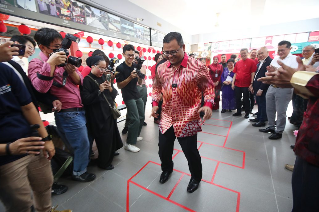 大都会/阿米鲁丁 拨款10万给八打灵公教中学