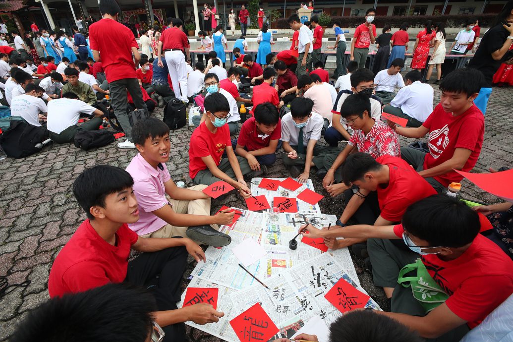 大都会/阿米鲁丁 拨款10万给八打灵公教中学