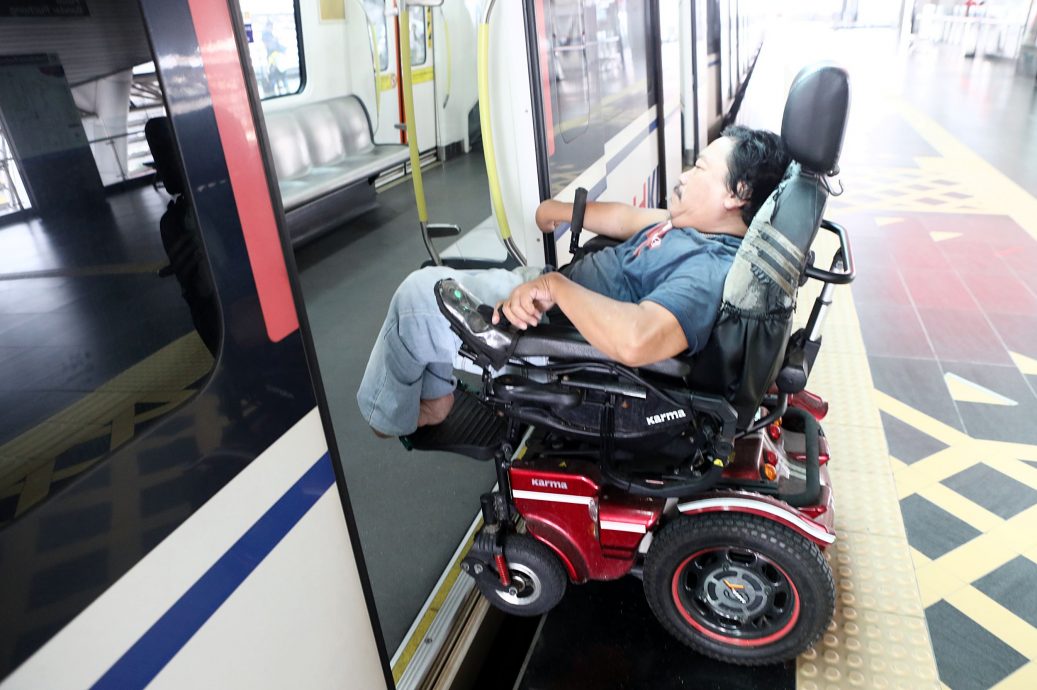 大都会/障友冀政府改善公交无障碍设施