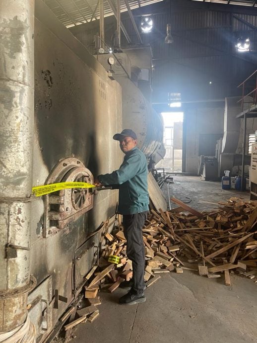 大都会/接警告检举多次仍不改变,工厂涉继续排黑烟污染环境/4图