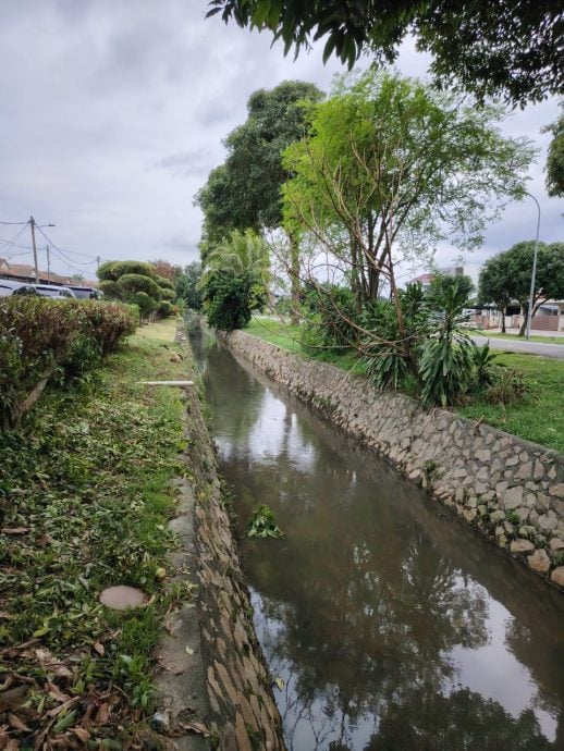 大都会:瓜冷市议员杨克勤成功争取拨款为仁嘉隆夜市大水沟装置栏杆