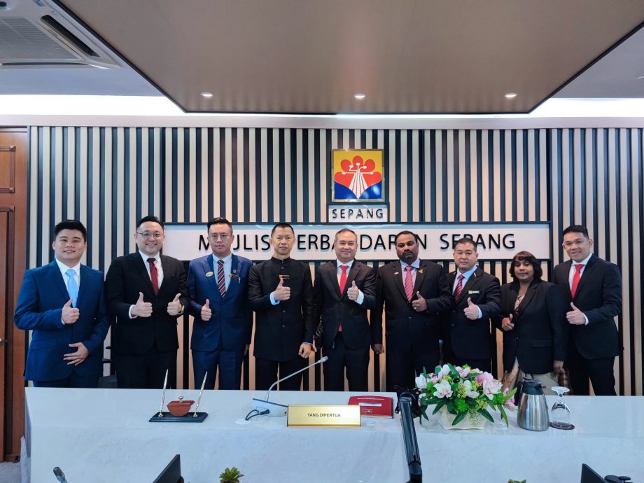 大都会:雪邦市议员宣誓有8位华裔/4图