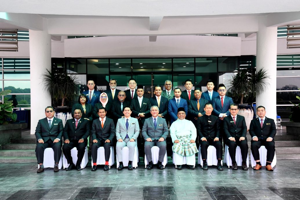 大都会:雪邦市议员宣誓有8位华裔/4图