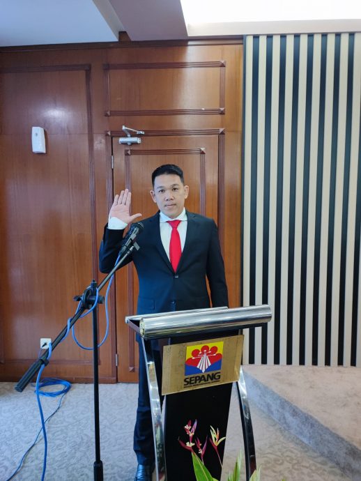 大都会:雪邦市议员宣誓有8位华裔/4图