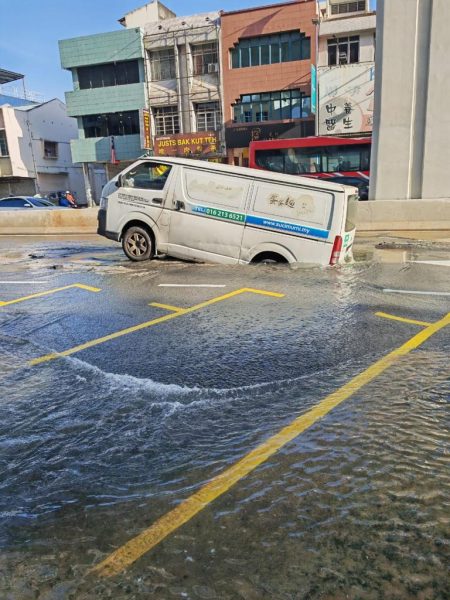 大都会/ME03头/林立迎办公室与SPAN研究大街爆水喉问题