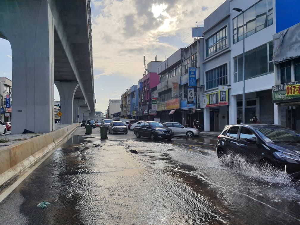 大都会/ME03头/林立迎办公室与SPAN研究大街爆水喉问题