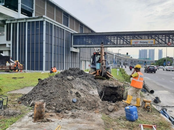 大都会/ME03头/林立迎办公室与SPAN研究大街爆水喉问题