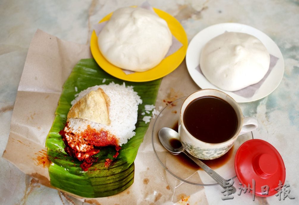 大霹雳封底主文/今天下/【老茶室情怀】打巴律新村新宴浓香茶室 手工包炖咖央传统好滋味