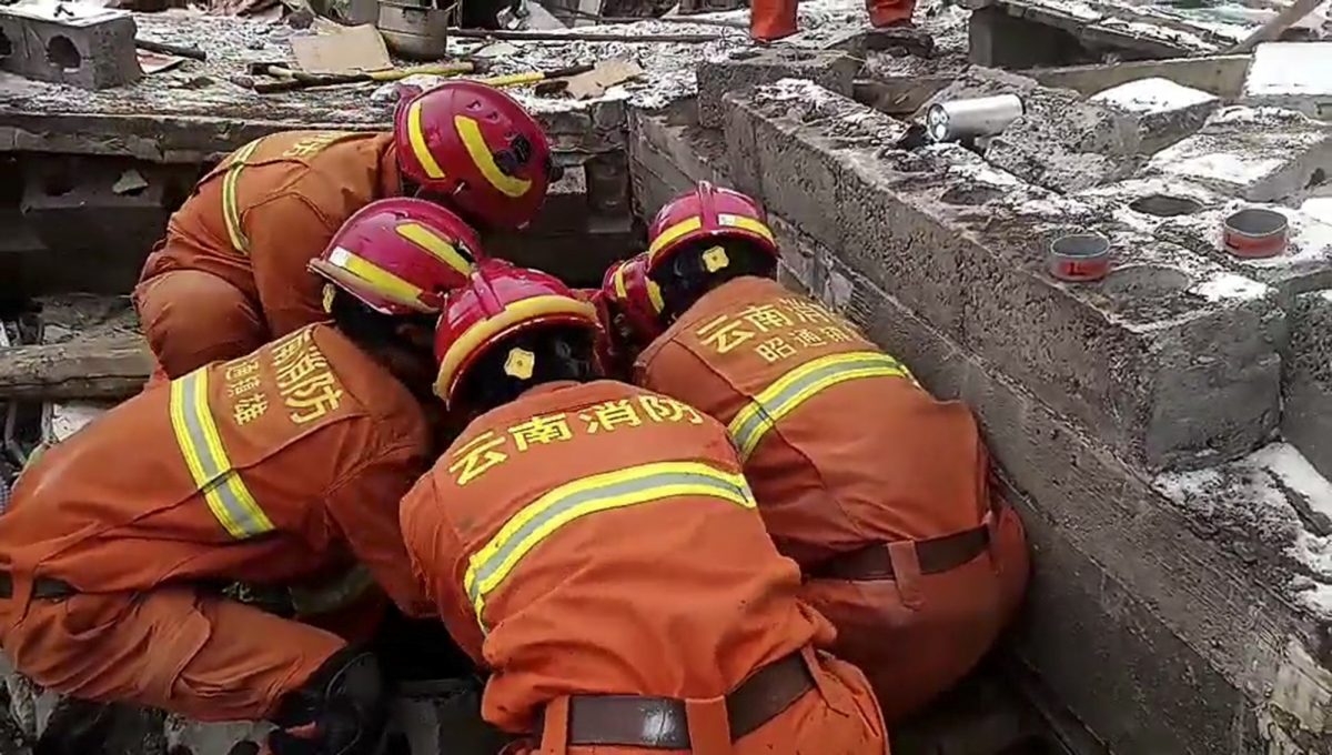 天下事 云南镇雄县凉水村发生山体滑坡 初步核实18户47人失联(1)