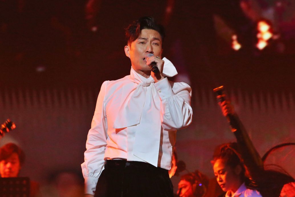 好男人|陈山聪谭俊彦唱到哽咽 袁伟豪秀胸肌帮儿讨红包