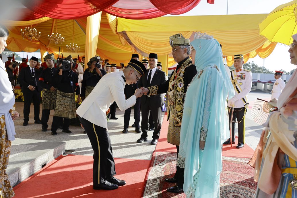 媒体出色报道元首卸任欢送 法米:展现独有君主立宪制