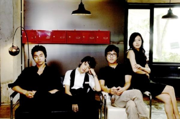 孔刘IG剩全黑图悼李善均 删光PO文粉哀求:别再删