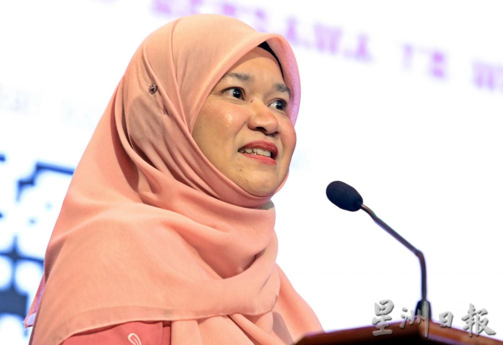 学生服装新指南 教长:2天校服 2天运动服 1天课外活动服