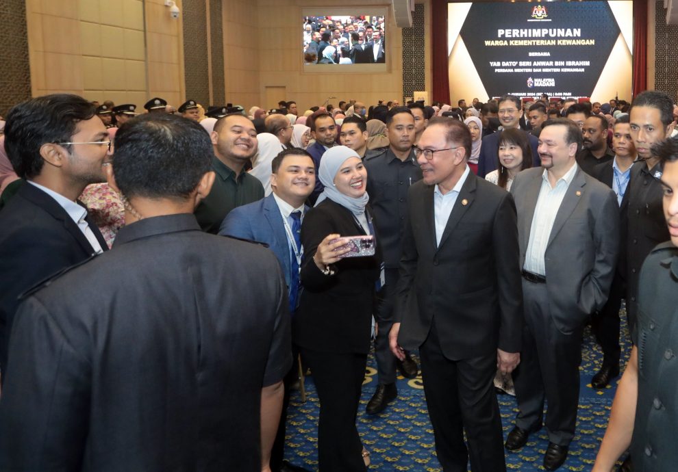 安华关注沙巴大学缺水问题