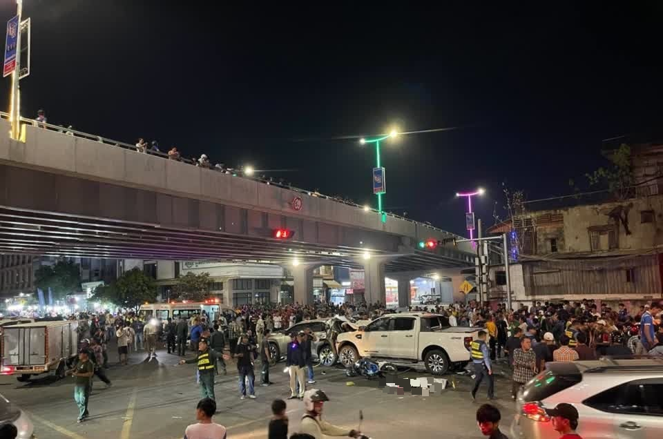 官员酒驾飙车闯祸 撞翻4摩托2汽车致8人死伤