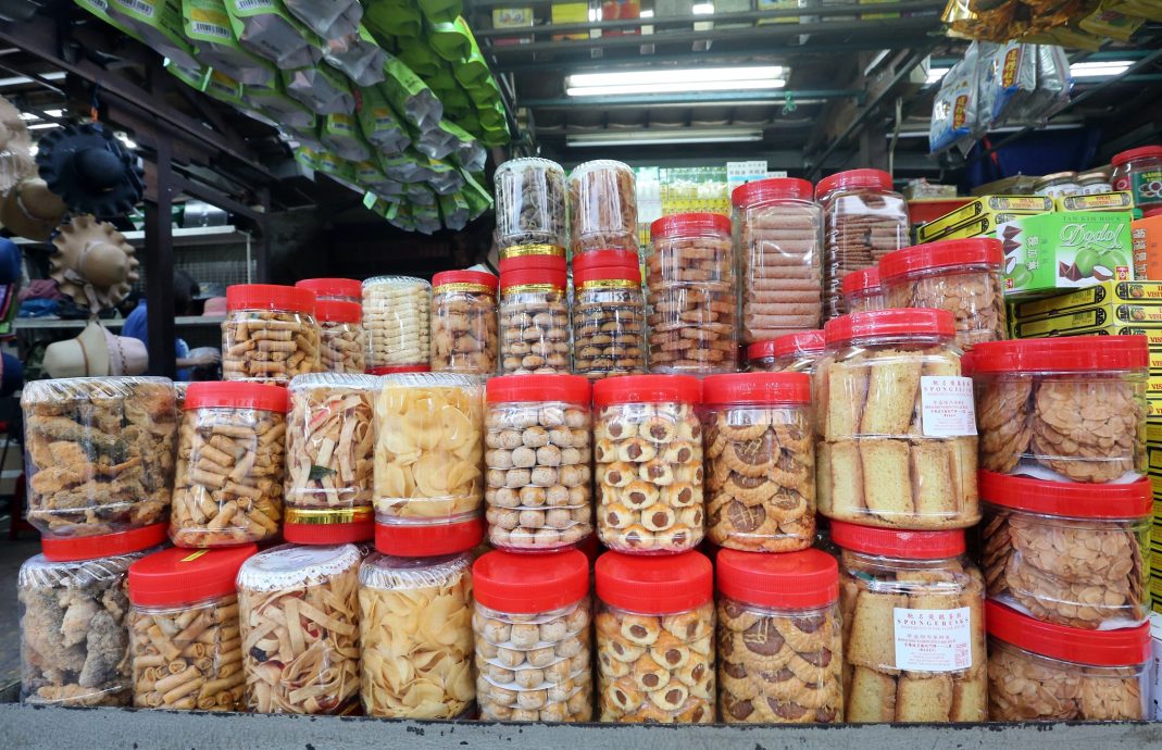 封面-大都会/年饼涨价 小贩薄利多销售卖年饼/多图