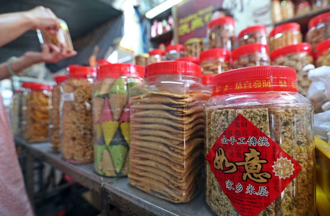 封面-大都会/年饼涨价 小贩薄利多销售卖年饼/多图